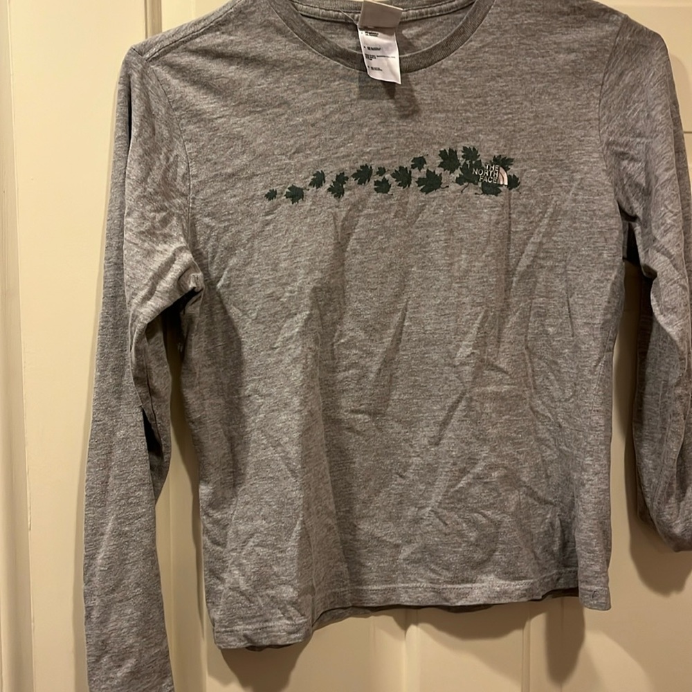 North Face long sleeve gray T-shirt. Girls 12